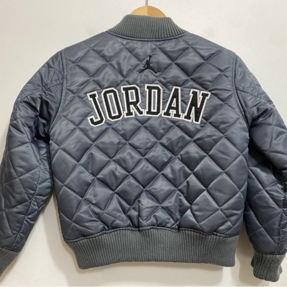🐐Air Jordan  Bomber Jacket Nike, Youth Large Lightweight Quilted Gray.